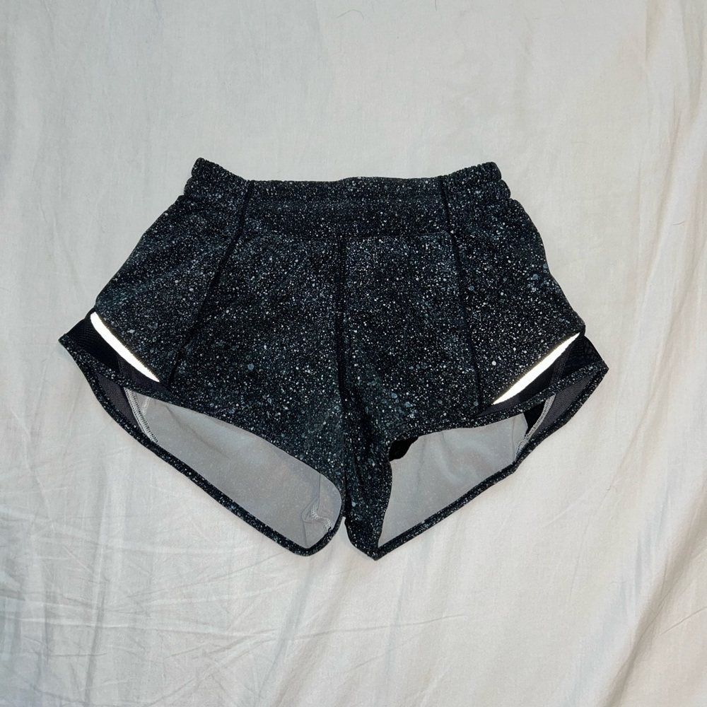 Lululemon Hotty Hot Low-Rise Lined Short 2.5"